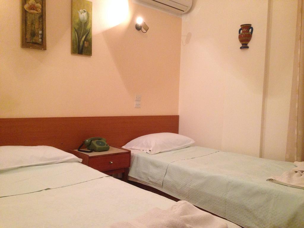 Noufara Hotel Kamena Vourla Zimmer foto