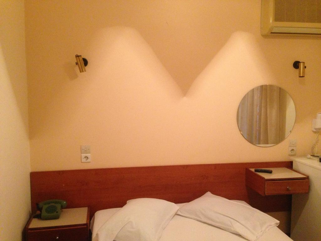 Noufara Hotel Kamena Vourla Zimmer foto