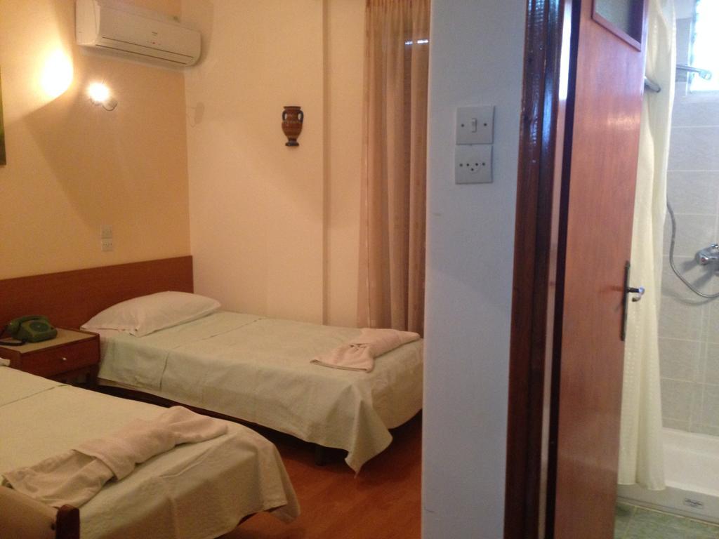 Noufara Hotel Kamena Vourla Zimmer foto