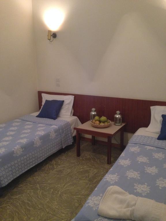Noufara Hotel Kamena Vourla Zimmer foto
